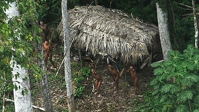 Publican nuevas fotos de una tribu no contactada de Brasil