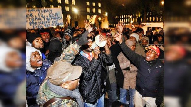Más de un centenar de detenidos en nuevos disturbios en Londres