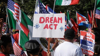 Obama alivia las deportaciones en busca del voto inmigrante
