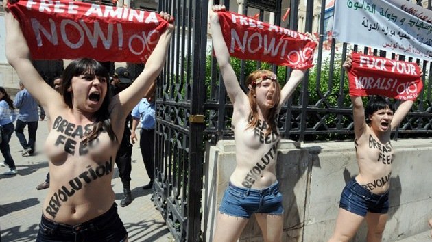 Fotos: Las activistas de Femen llevan la ‘yihad topless’ a Túnez
