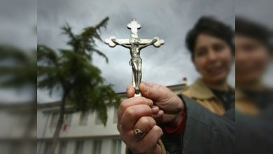Marcha en Roma en apoyo del Crucifijo