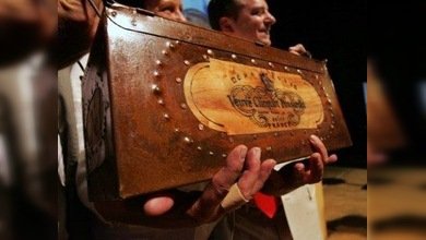 Una botella de champaña de unos 200 años es subastada en Finlandia por 30.000 euros