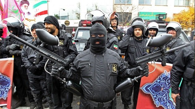 Milicias Basidj entran en Teherán para evitar disturbios