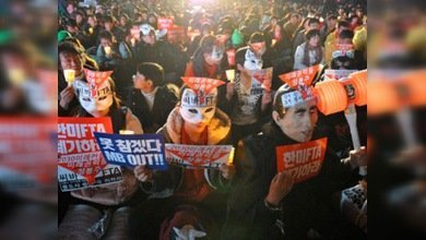 Miles de surcoreanos arremeten contra el TLC firmado con EE. UU.