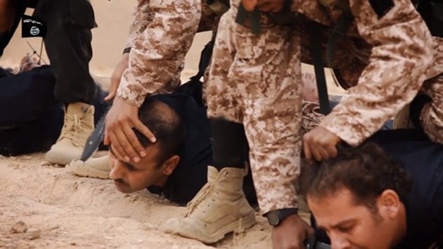Estado Islámico divulga su ejecución más salvaje: 18 soldados degollados en video