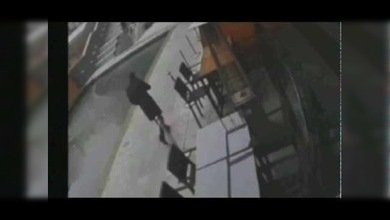 Chapuzón por no ver más allá de su teléfono móvil