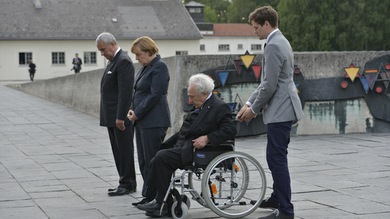 Critican a Merkel por su visita al campo de la muerte de Dachau en plena campaña