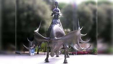 En la taiga rusa inauguran escultura “limpiadora y que evita infortunios”