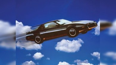 Un joven vuela con su coche y sale vivo tras chocar con un puente