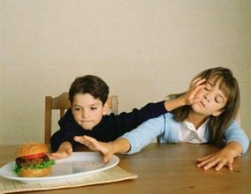 Hace 111 años nació la primera hamburguesa