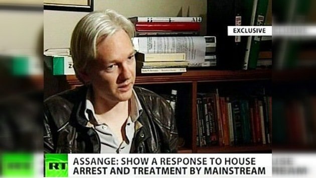 Julian Assange: "Un traidor que entrevista a los terribles radicales"