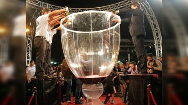 El Líbano bate el Récord Guinness de la copa de vino más grande del mundo