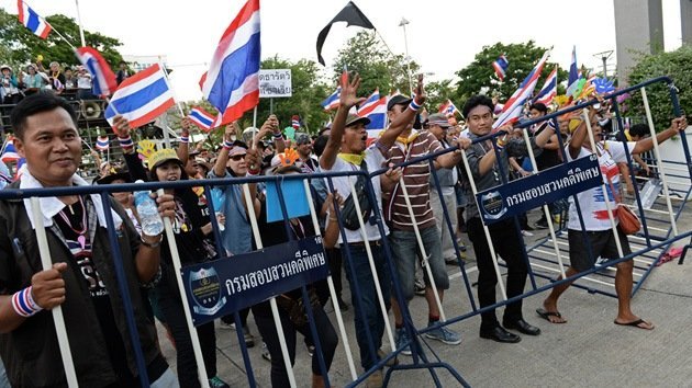 Un millar de manifestantes irrumpe en el Cuartel General del Ejército en Tailandia