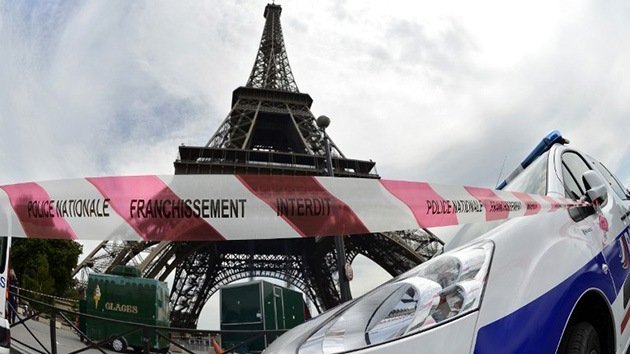 Francia: Evacuan la Torre Eiffel tras una amenaza telefónica
