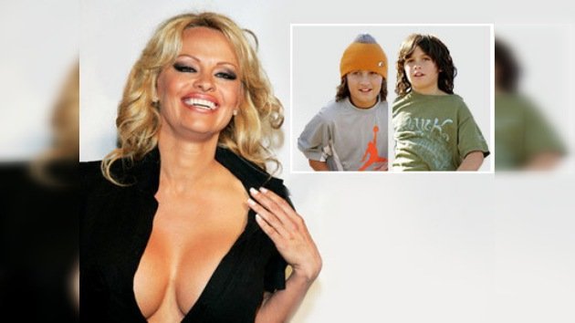 Pamela Anderson confiesa que sus hijos reciben burlas por sus fotos desnuda