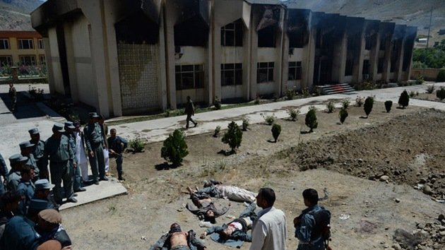Asesinan a un gobernador provincial en un atentado en una mezquita afgana