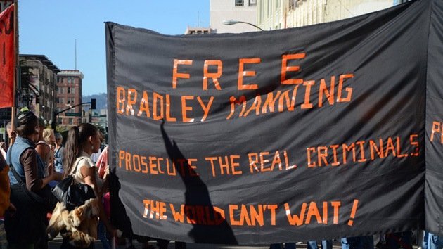 Video: Partidarios de Bradley Manning ocupan oficinas electorales de Obama
