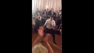 Padre e hijo se pelean... en un duelo de baile