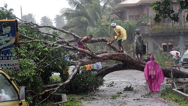 Video: El tifón deja decenas de víctimas mortales en Filipinas