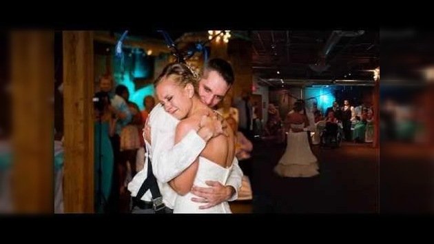 Veterano paralizado logra sorprender a su novia durante el baile de boda