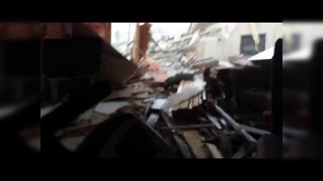 Increíbles imágenes: Un hombre graba como un tornado destruye su casa