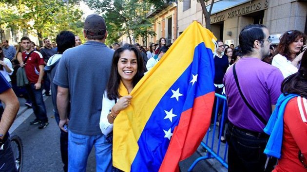 Más de 100.000 venezolanos votan en el extranjero