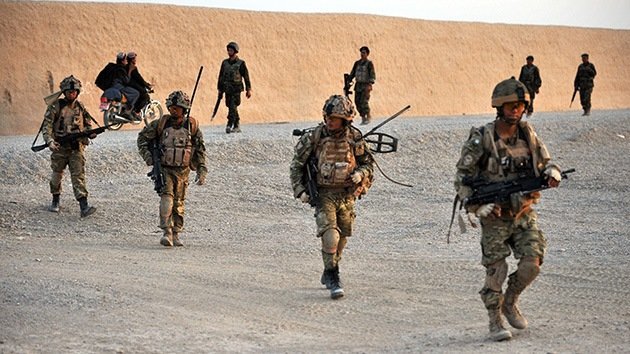 Juzgan a soldados británicos por racismo y actos indecentes contra niños en Afganistán