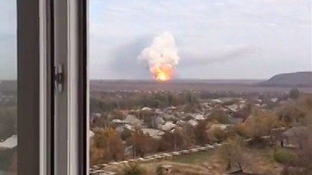 Video: Misil balístico Tochka-U causa gran explosión en una planta química en Donetsk