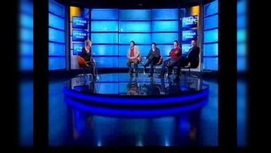 Un gato negro ‘chupa cámara’ en un debate televisado