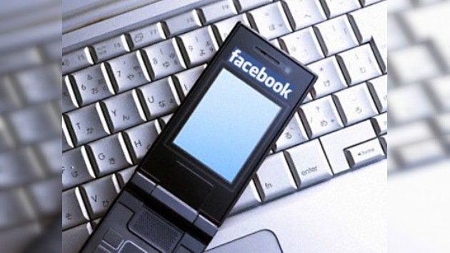 Facebook desmiente proyecto de móvil pero quedan dudas