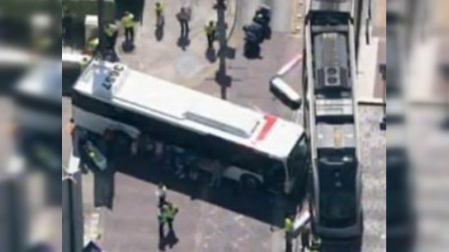 Un choque de un tren y un autobús de pasajeros en Houston deja 19 heridos