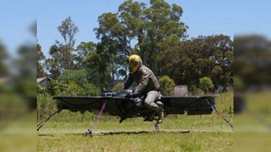 La primera motocicleta que aprendió a volar