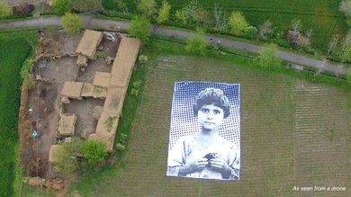 Un retrato gigante recuerda que las víctimas de los drones en Pakistán no son insectos