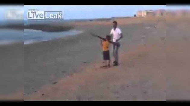 ‘Yihad Sésamo’: Enseñan cómo disparar un lanzagranadas a un niño