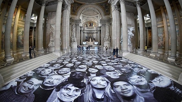 El experimento más populoso de 'selfies': 4.000 caras llenan el Panteón de París