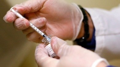 EE.UU.: Condenan a una mujer por realizar cirugías plásticas con pegamento y cemento