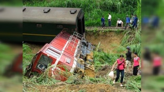 Un tren descarrila en Vietnam cobrándose las vidas de una mujer y su nieta