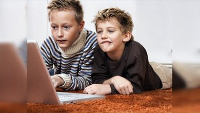 Internet es nocivo para niños de familias pobres 