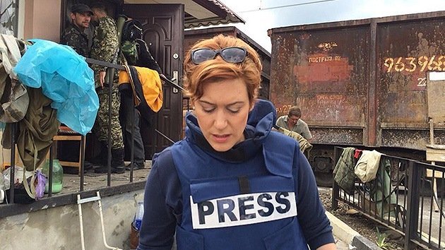 Una reportera de RT se encuentra en medio del combate en el este de Ucrania