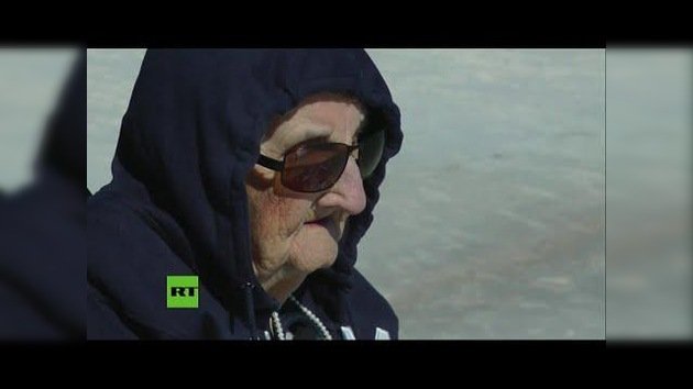 Conmovedor: Mujer de 100 años ve el mar por primera vez en su vida