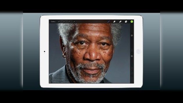 El retratista con más ‘tacto’: Hace a dedo un dibujo hiperrealista de Morgan Freeman en su iPad