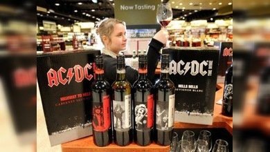 Del vinilo al vino: la mítica banda AC/DC da su nombre a una marca de caldos 'infernales' 