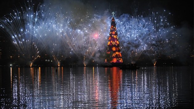 Fotos: Río de Janeiro enciende el árbol de Navidad flotante más grande del mundo