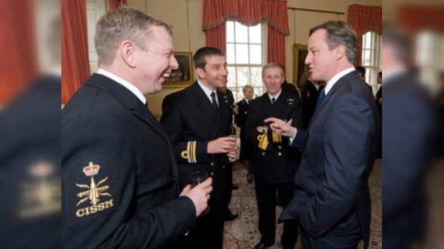 El premier británico adornó su casa con una vaina de un proyectil disparado en Libia