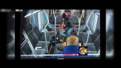Pasajeros se unen para neutralizar a un ladrón armado