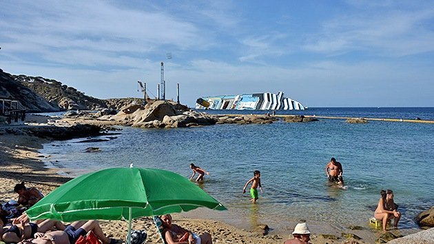 Los restos del Costa Concordia se convierten en destino turístico