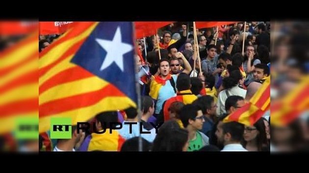'¿Monarquía? No, gracias': miles de españoles exigen referéndum tras la abdicación del rey
