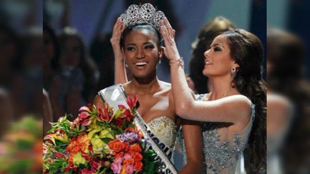 La angoleña Leila Lopes se alza con la corona Miss Universo 2011
