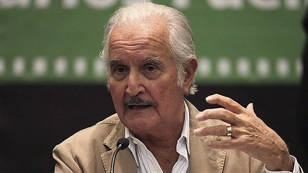El FBI vigiló al escritor Carlos Fuentes durante 20 años por ser un "comunista subversivo"