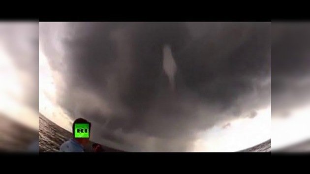 Espectáculo natural: Graban tornados marinos formándose en la costa de Florida